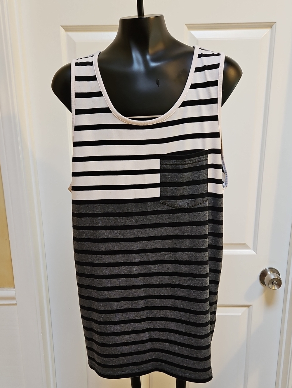 EZEKIEL Black and White Striped Tank Top Shirt w/Pocket - M